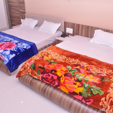 Hotel Amar Palace Ābu Road エクステリア 写真
